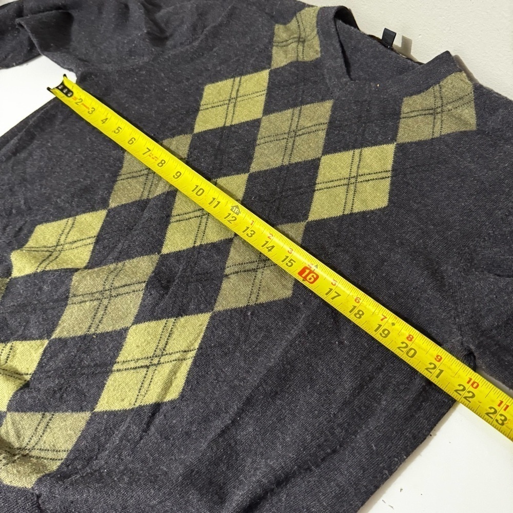 Grant Scott 100% merino wool gray and yellow Argyle V-Neck Sweater - Picture 4 of 6